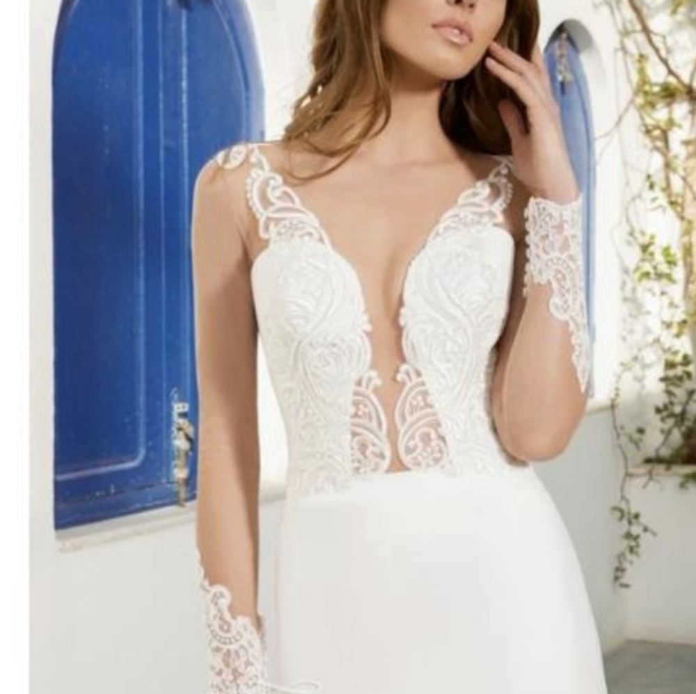 Gorgeous Wedding Gown, NEW, never worn, stored in garment bag!